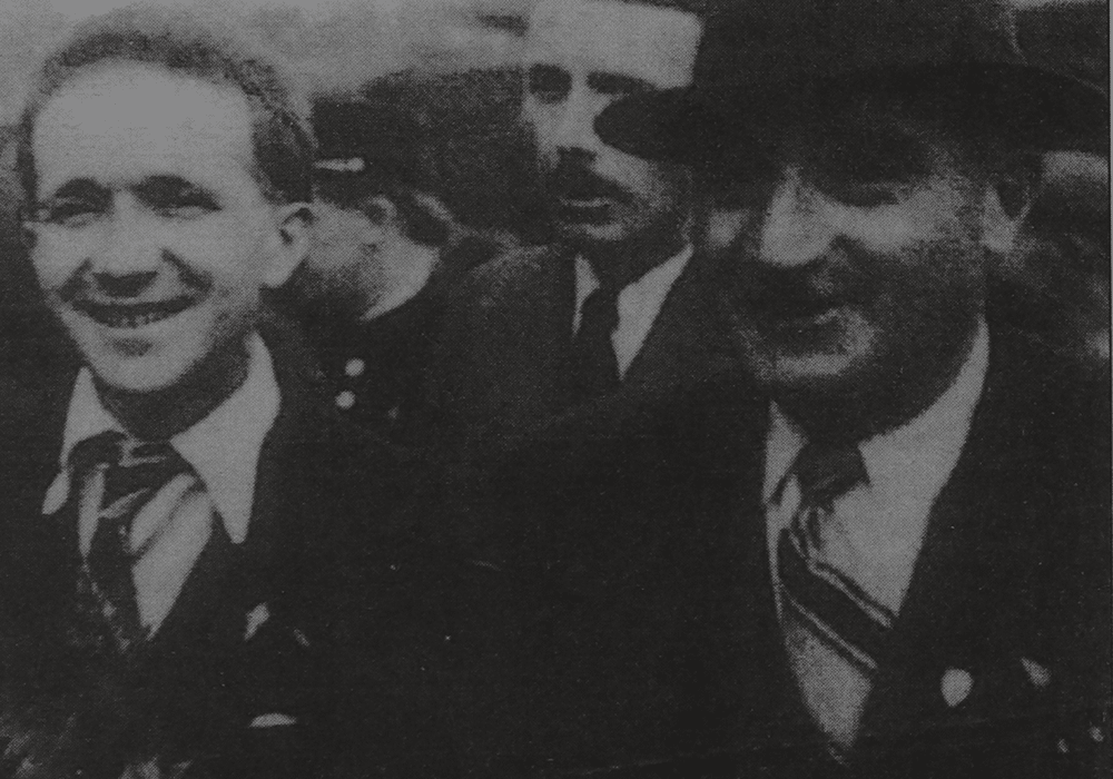 Louis maury accueilli à son retour de déportation à la gare d'Évreux par son ami pharmacien Larcelin Arnal (à droite) et André Contant (au 2e plan). Photo de la collection Amiot extraite du n°241 du Journal d'Évreux du 24 avril 2001