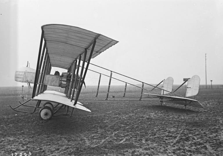 Un Biplan Farman type MF 11 à Buc le 16 février 1914