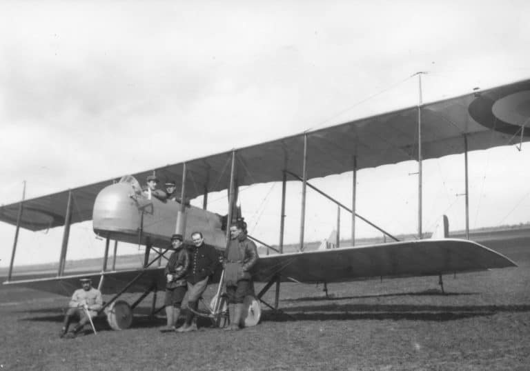 Un Biplan Farman MF 11 utilisé au début de la guerre pour la reconnaissance aérienne