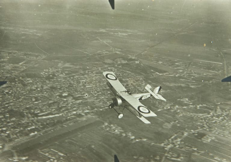 René Mesguich sur Nieuport XI au dessus de Reims pendant la Première Guerre mondiale
