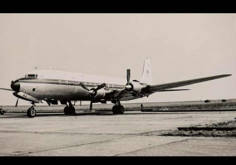 Douglas DC 6 de l'escadron Bearn en vol