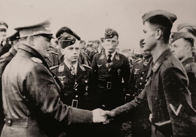 Visite du Reichsmarschall Hermann Göring à la base aérienne d'Évreux fin octobre 1940