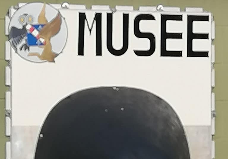 Plaque d'entrée du musée