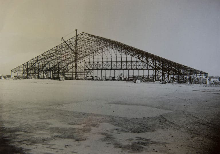 Hangar en construction sur la base américaine d'Évreux-Fauville