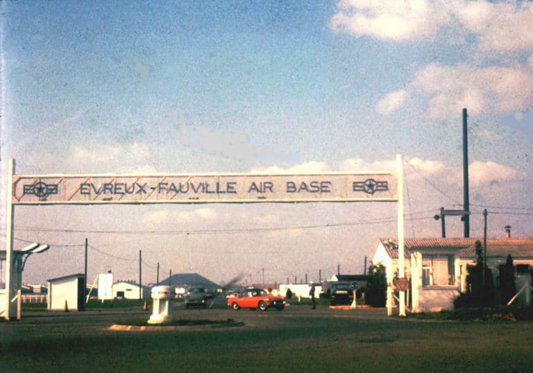 Porte principale de base américaine d'Évreux-Fauville