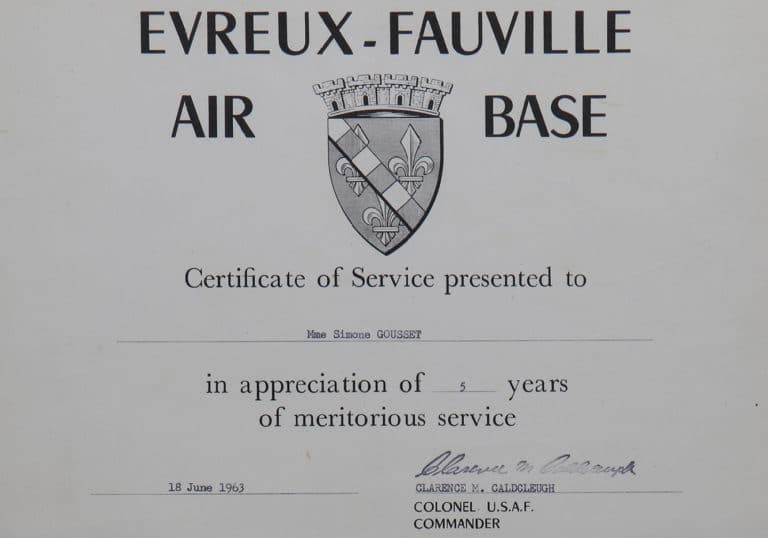 Diplôme remis à l'ébroïcienne Simone Gousset le 18 juin 1963 en tant que personnel civil de la base américaine d'Évreux-Fauville